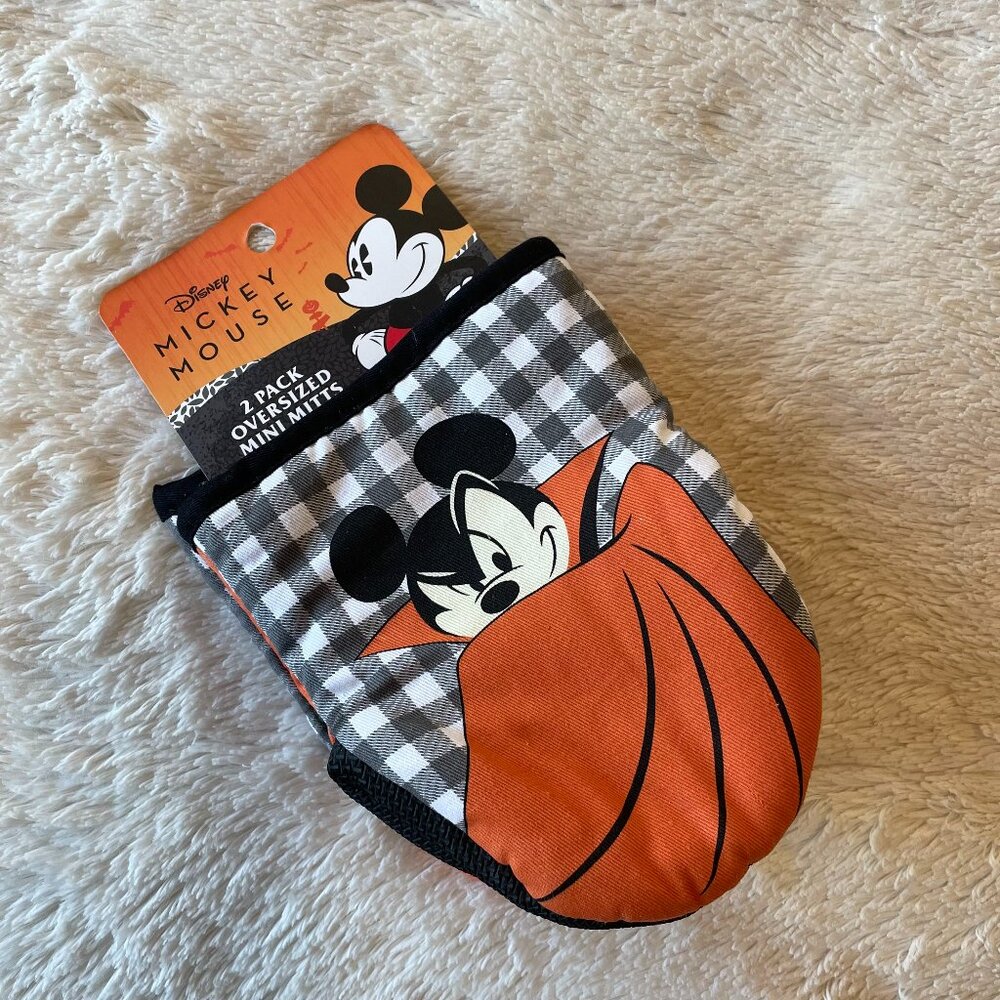 NWT Disney Mickey Mouse Halloween Dracula Oversized Mini Oven Mitts. 2 Pk